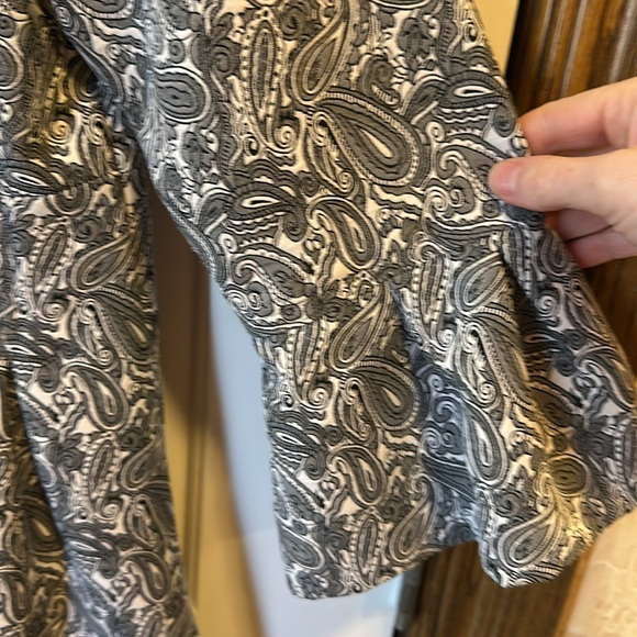 Beautiful Grey and White Jacket - Picture 4 of 7